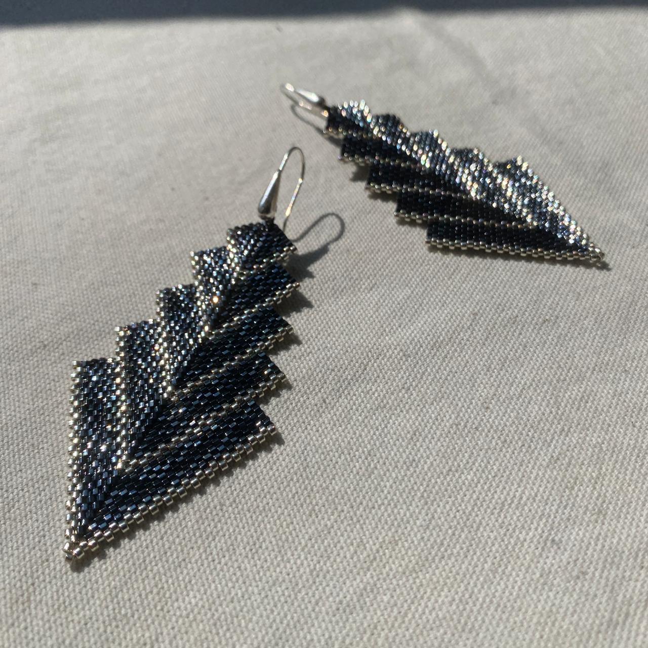 Conjunto Aretes y Pulsera Capella Gris Eléctrico y Plateado