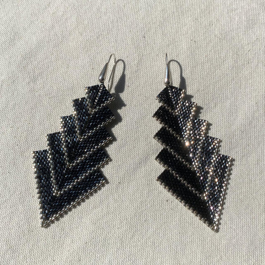 Aretes Capella Gris Eléctrico y Plateado