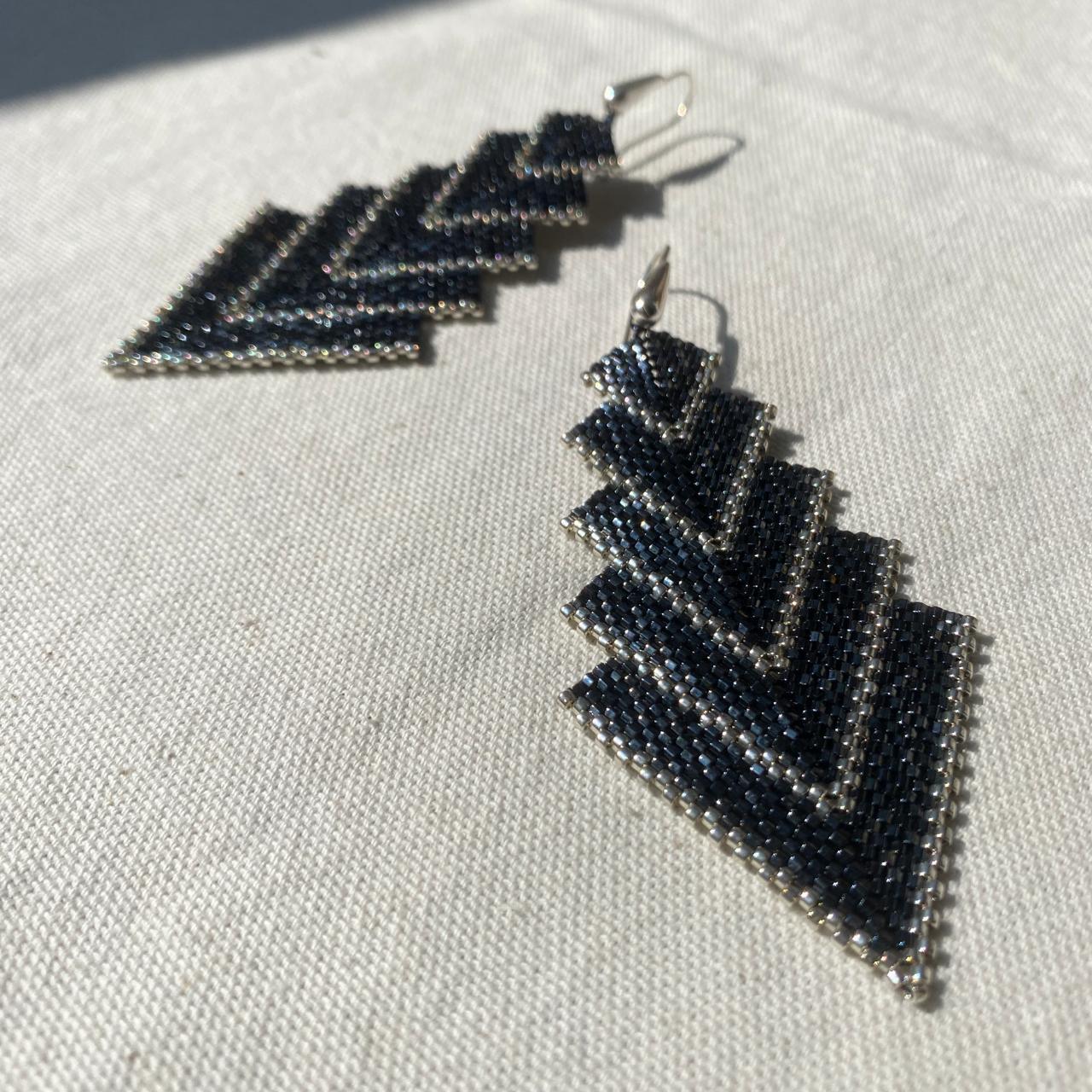 Aretes Capella Gris Eléctrico y Plateado