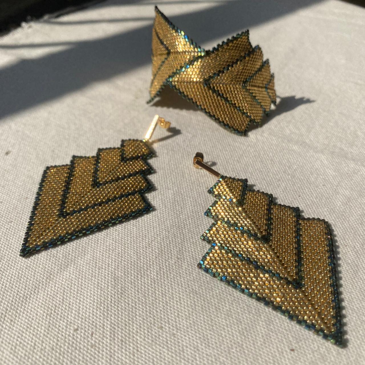 Conjunto Aretes y Pulsera Vega Dorado y Verde