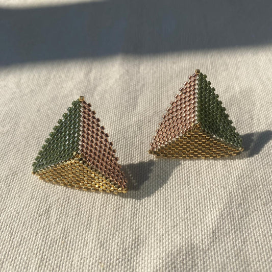 Aretes Triángulos Tricolor Verde Claro, Cobre y Dorado