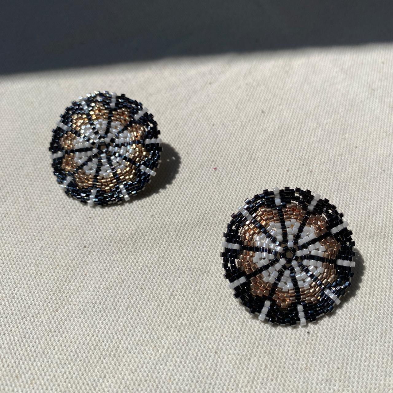 Aretes Juno gris Eléctrico y Blanco