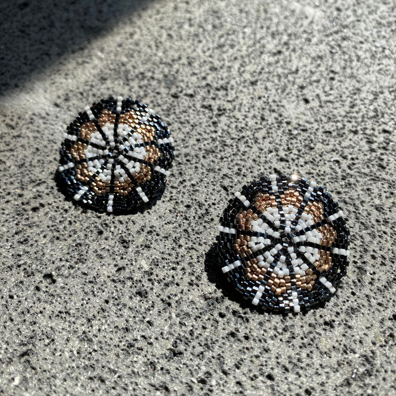 Aretes Juno gris Eléctrico y Blanco