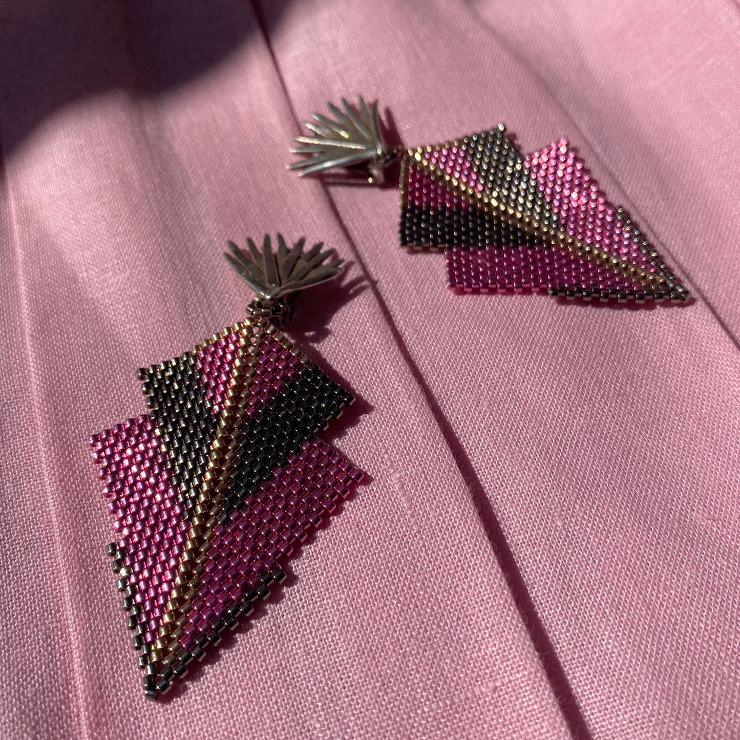 Aretes Centauri Rosa y Plateado con Broches Magueyes