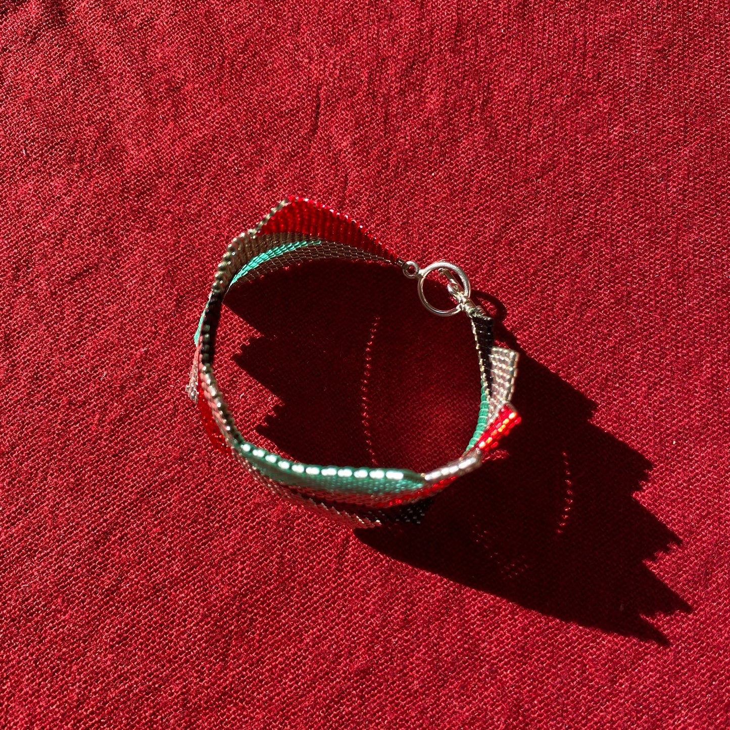 Brazalete Capella Rojo, Verde Agua y Plateado - Asimétrico
