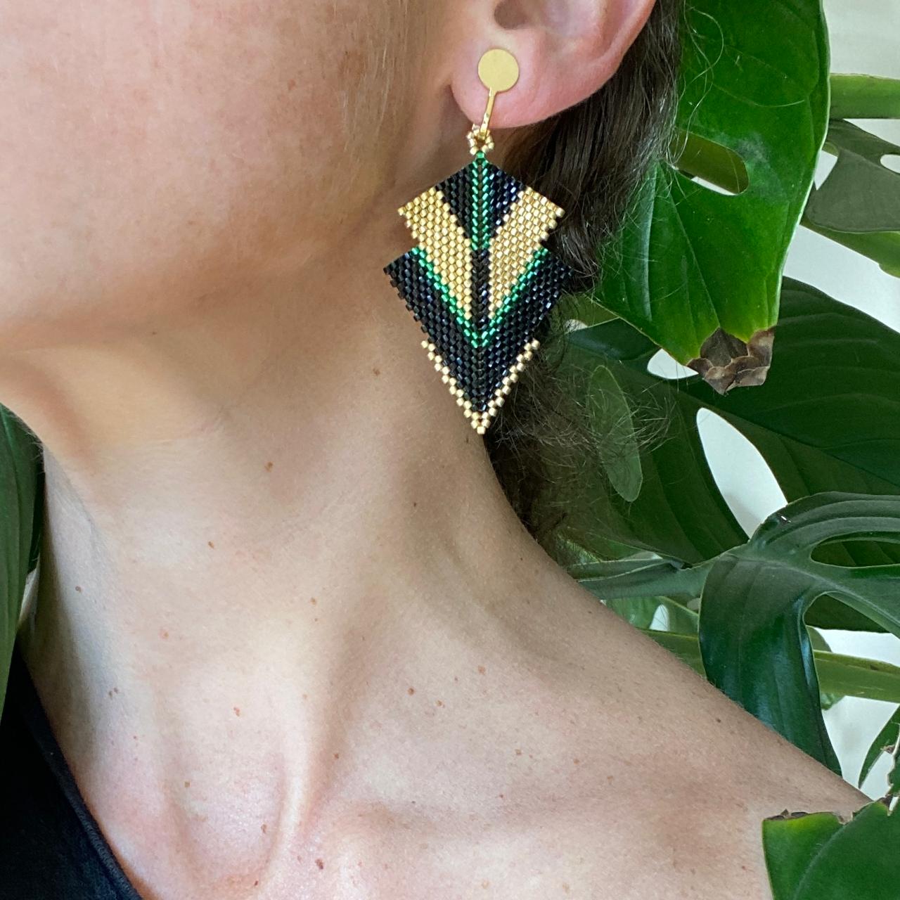 Aretes Centauri Negro, Verde Limón y Dorado