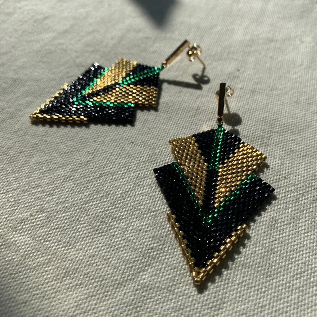 Aretes Centauri Negro, Verde Limón y Dorado