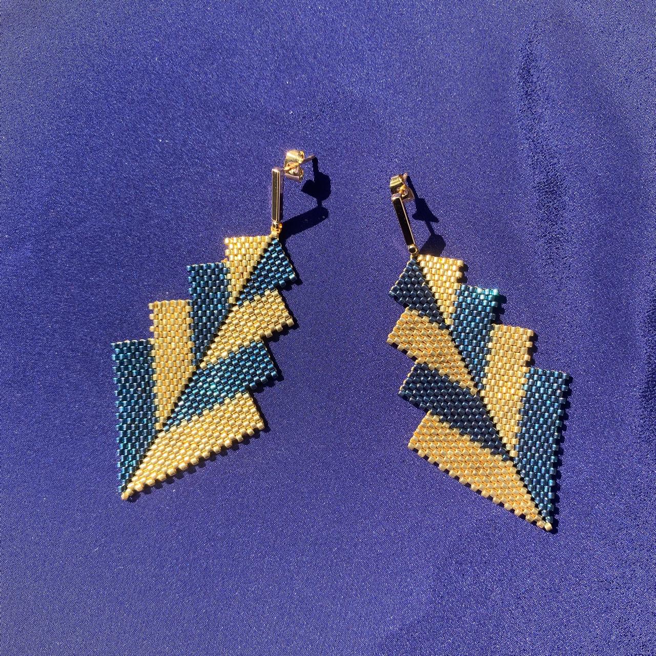 Aretes Rigel Azul Eléctrico y Dorado - Asimétrico