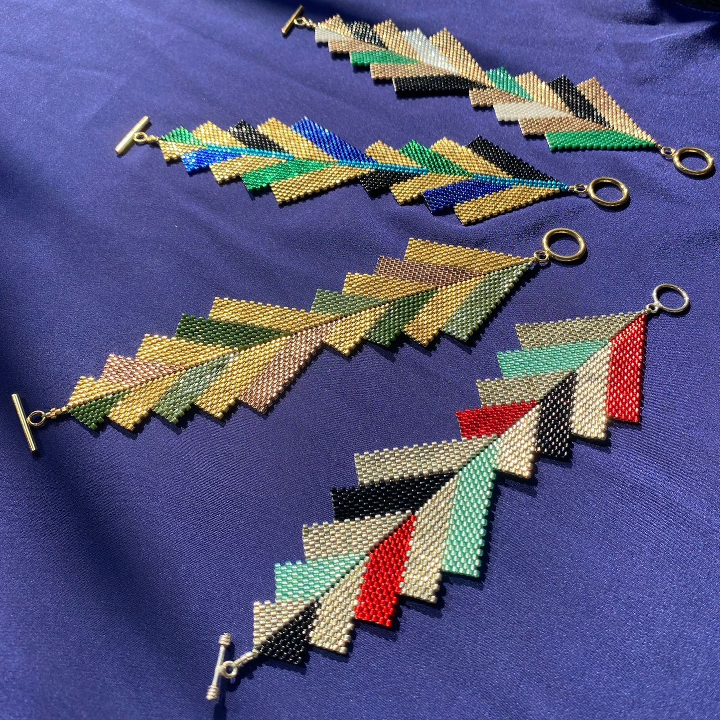 Brazalete Capella Rojo, Verde Agua y Plateado - Asimétrico