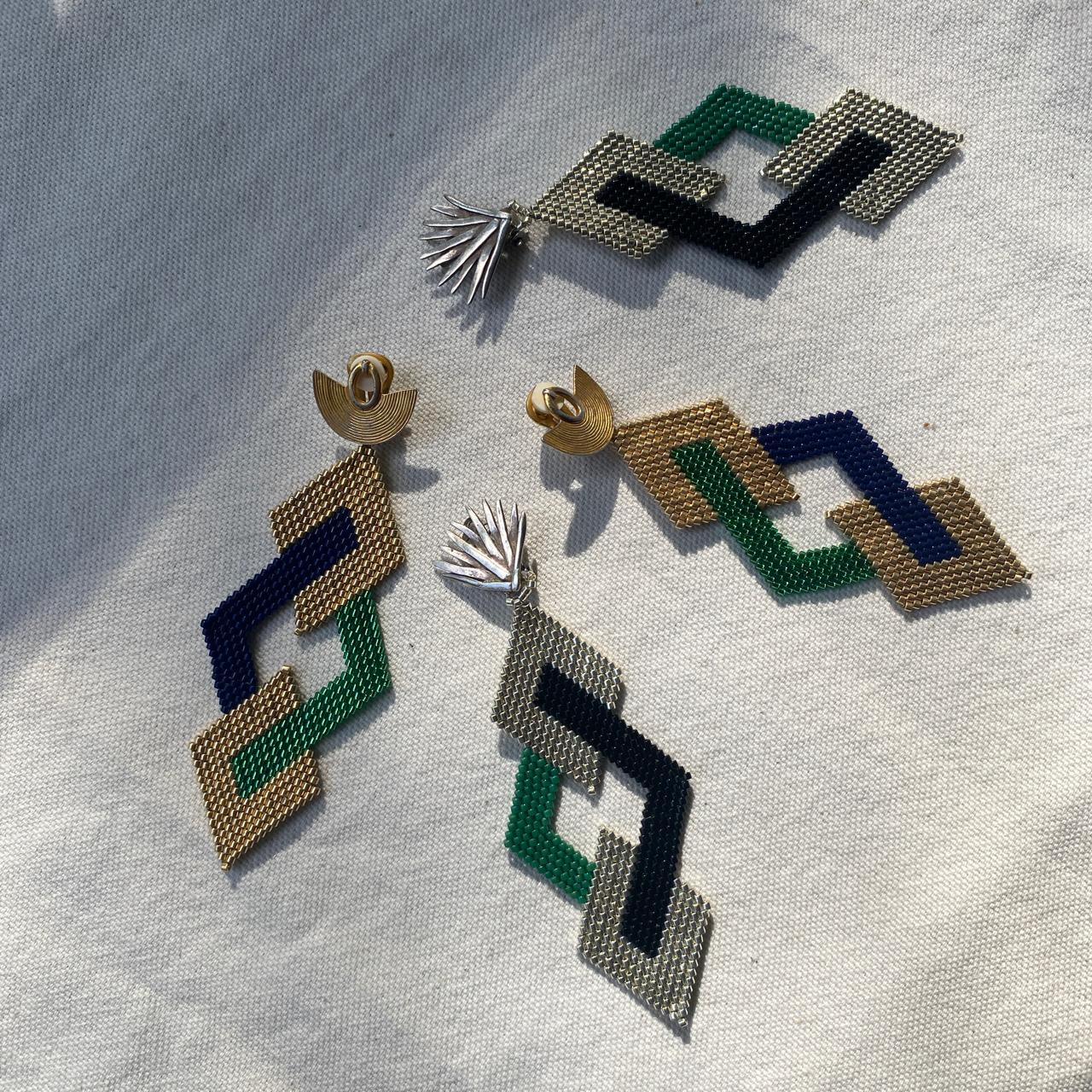 Aretes Ofiuco Plateado, Verde Esmeralda y Negro