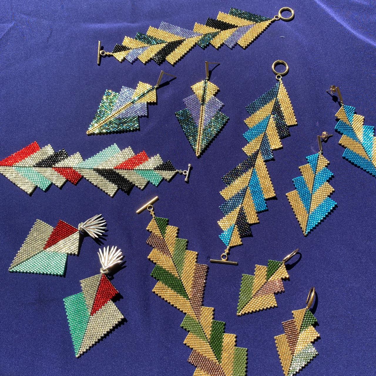 Brazalete Capella Verde Limón, Azul Marino y Dorado - Asimétrico