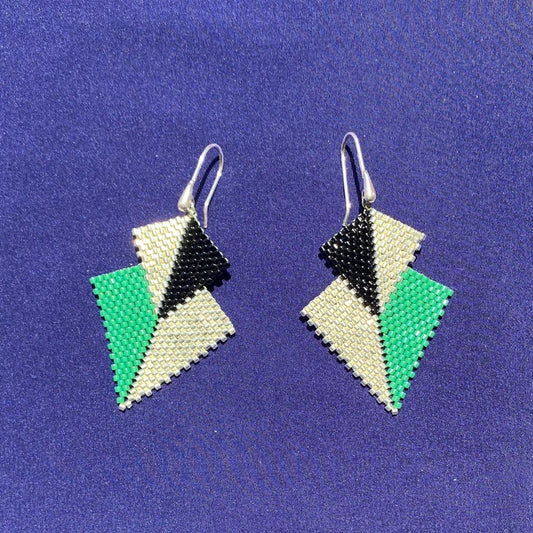 Aretes Mini Atik Verde Esmeralda y Negro - Asimétrico