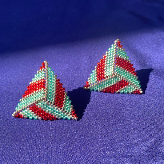 Aretes Triángulos con Líneas Verde Agua, Rojo y Plateado
