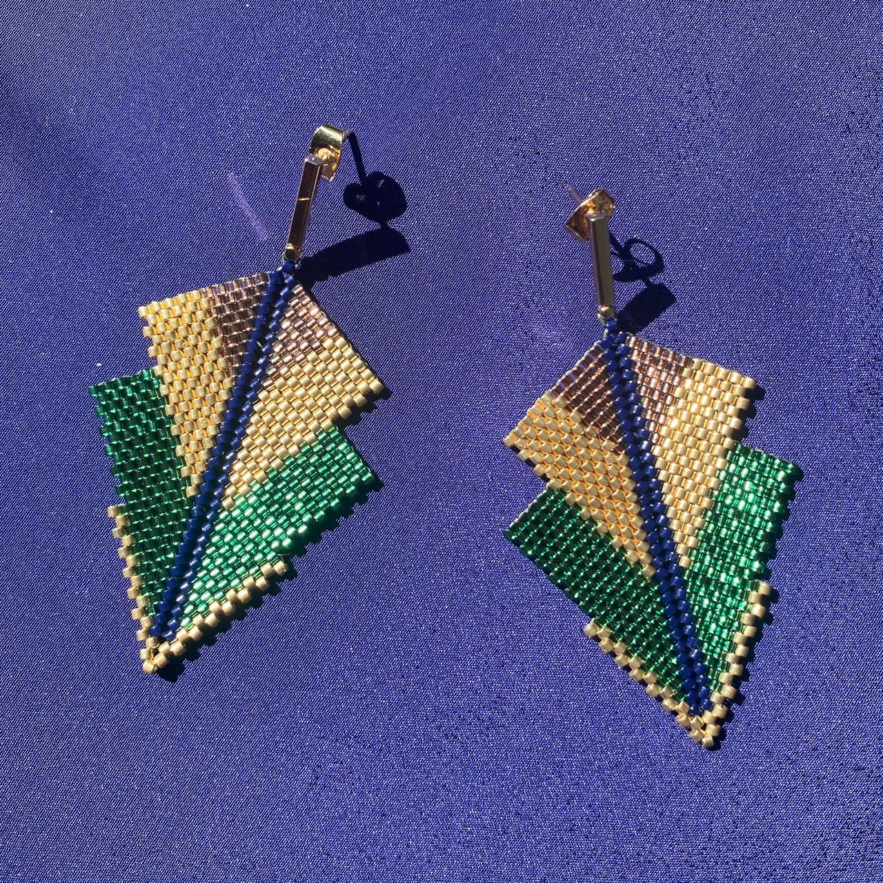Aretes Centauri Verde Limón, Cobre, Azul Marino, y Dorado