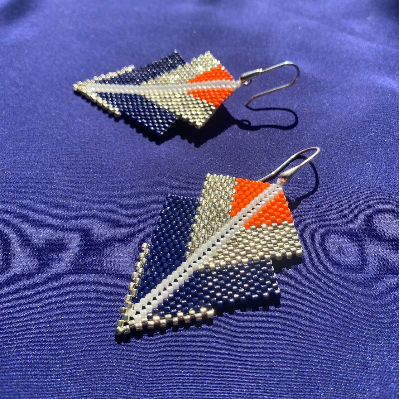 Aretes Centauri Azul Marino, Naranja, Blanco y Plateado