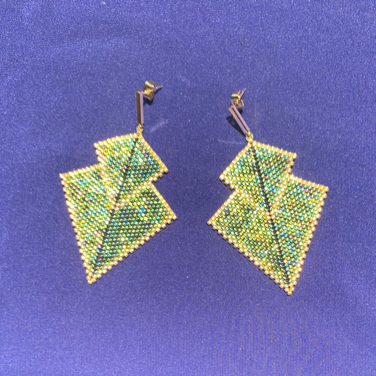 Aretes Atik Verde Facetas y Dorado