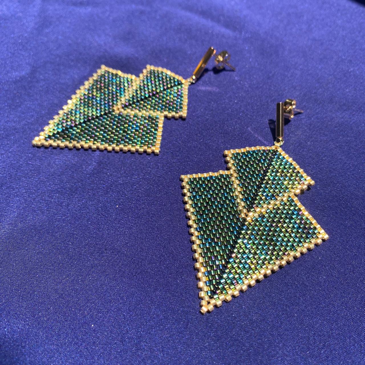 Aretes Atik Verde Facetas y Dorado