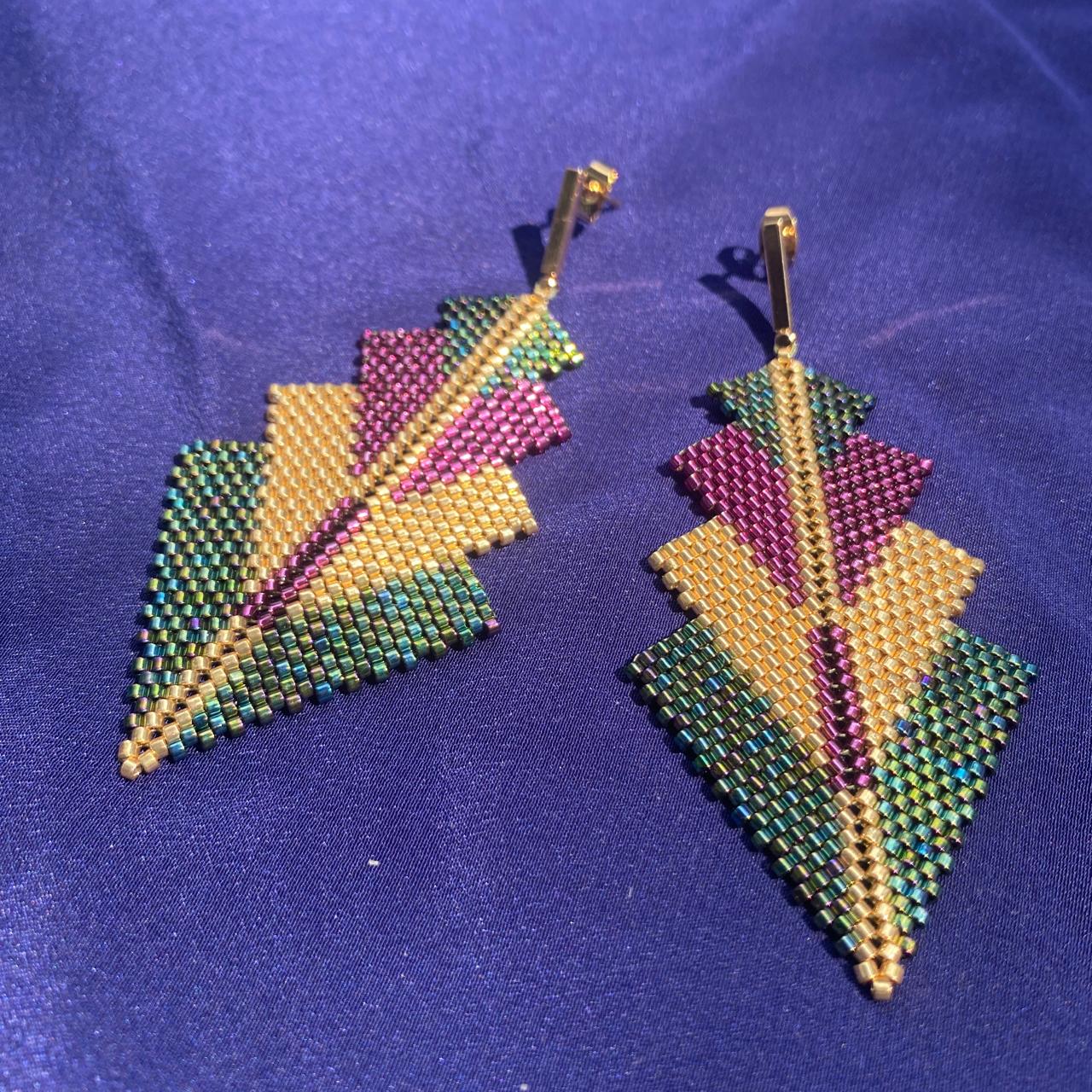 Aretes Rigel Verde Facetas, Morado y Dorado