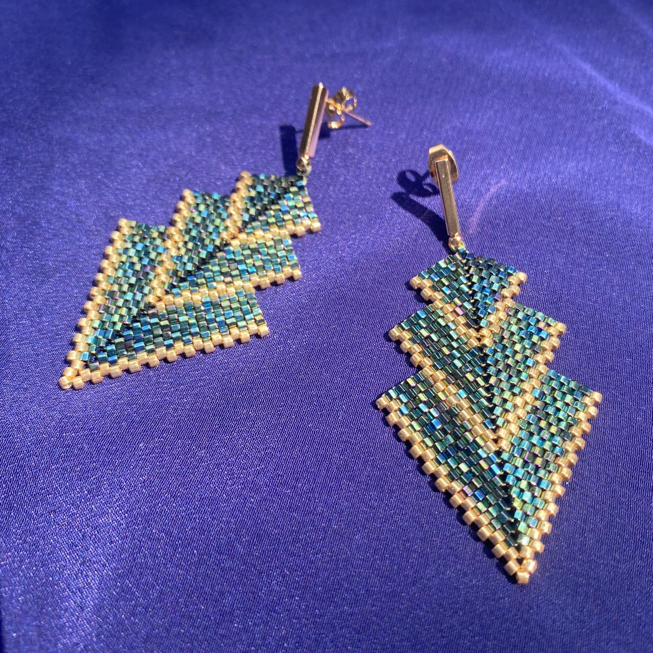Aretes Mini Rigel en Verde Facetas y Dorado