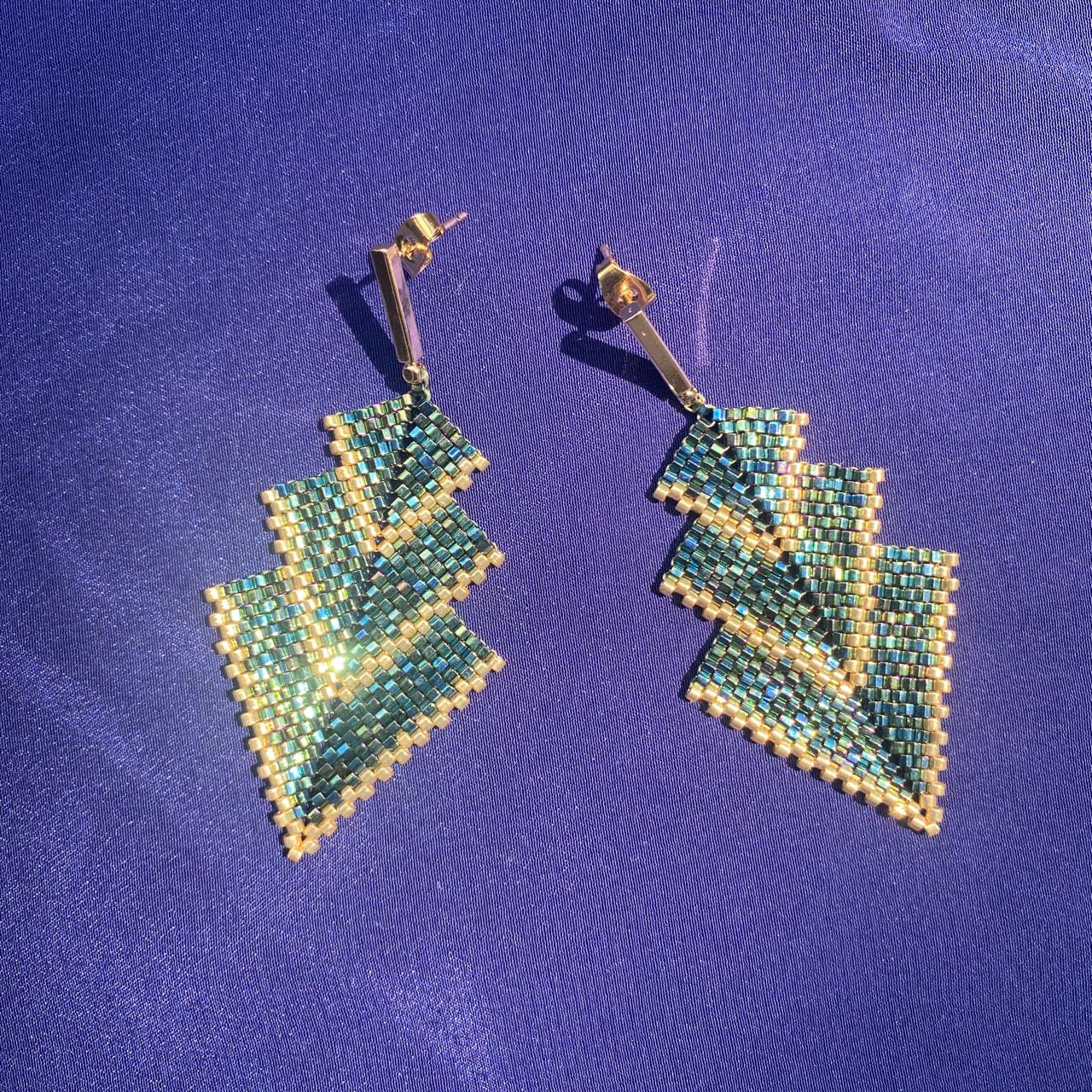 Aretes Mini Rigel en Verde Facetas y Dorado
