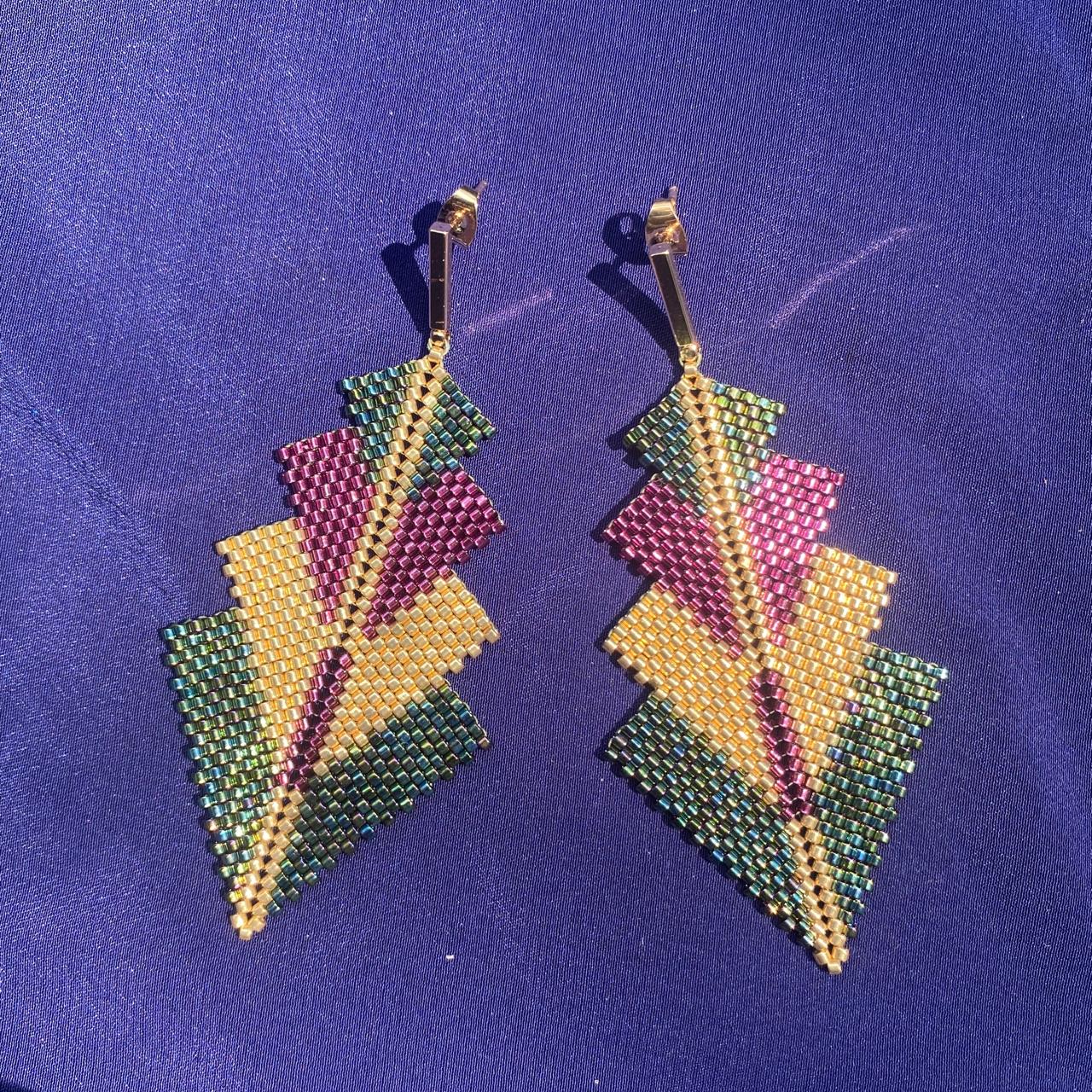 Aretes Rigel Verde Facetas, Morado y Dorado