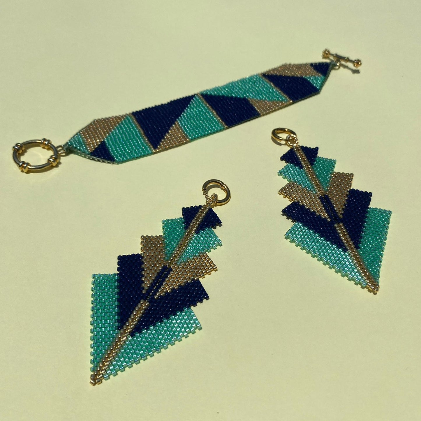 Conjunto Aretes Capella y Pulsera Verde Agua