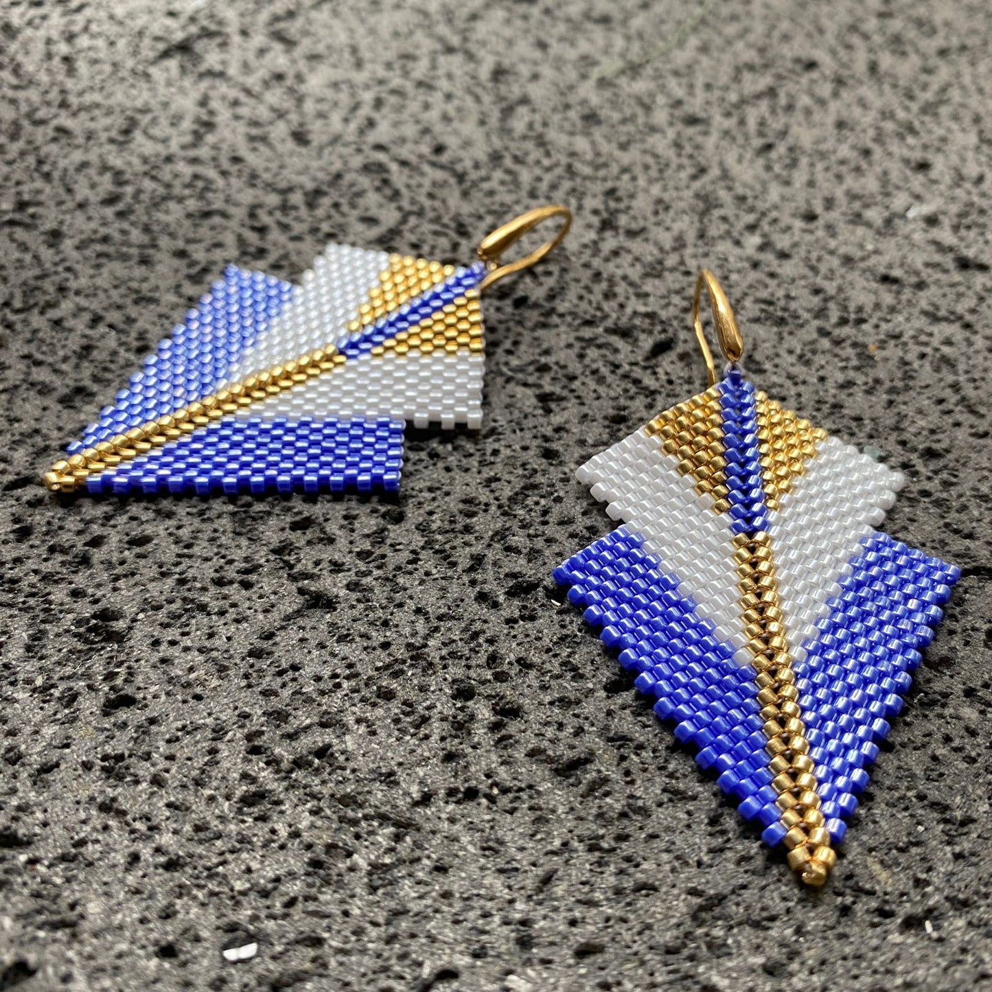 Aretes Centauri Morado y Blanco