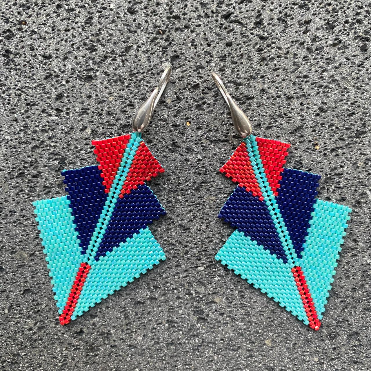 Conjunto Aretes Danika y Pulsera Azul Turquesa, Azul Marino y Rojo