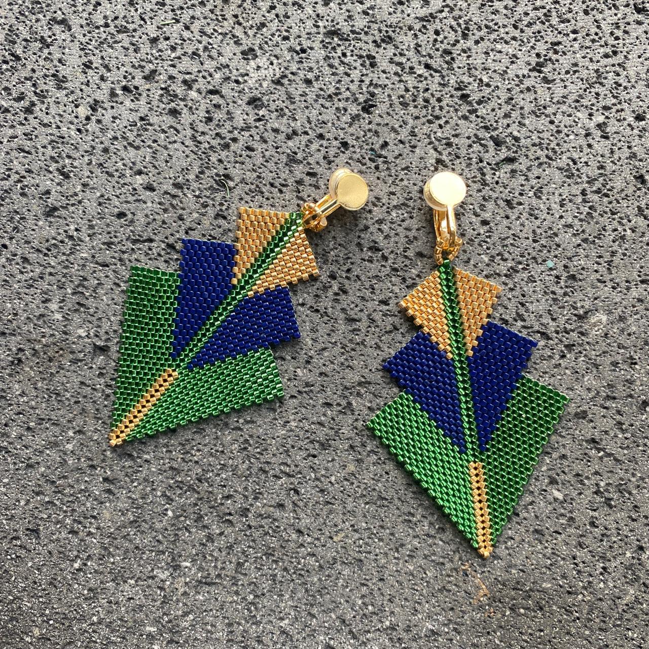 Conjunto Aretes Danika y Pulsera Verde Limón, Azul Marino y Dorado