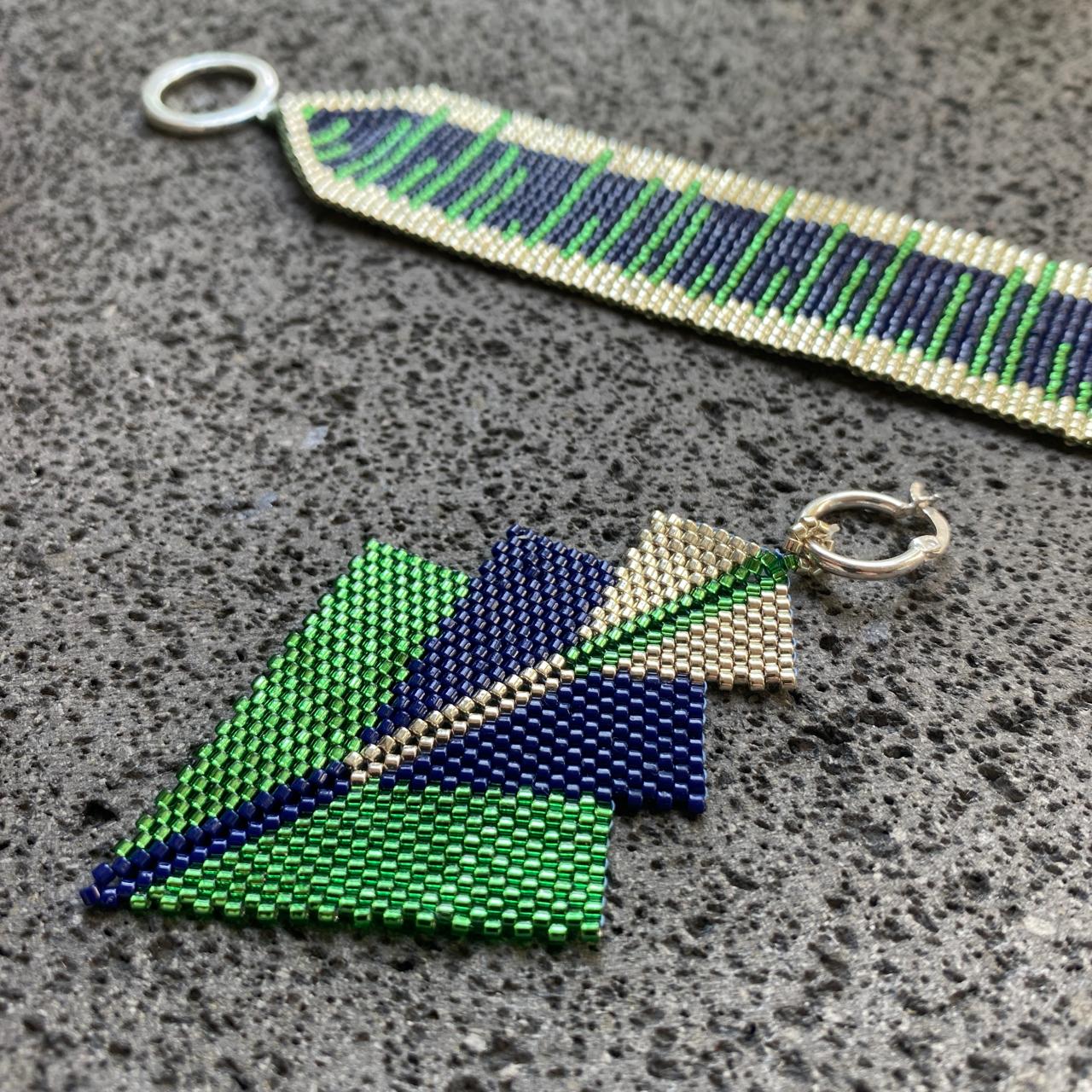 Conjunto Aretes Danika y Pulsera Verde Limón, Azul Marino y Plateado