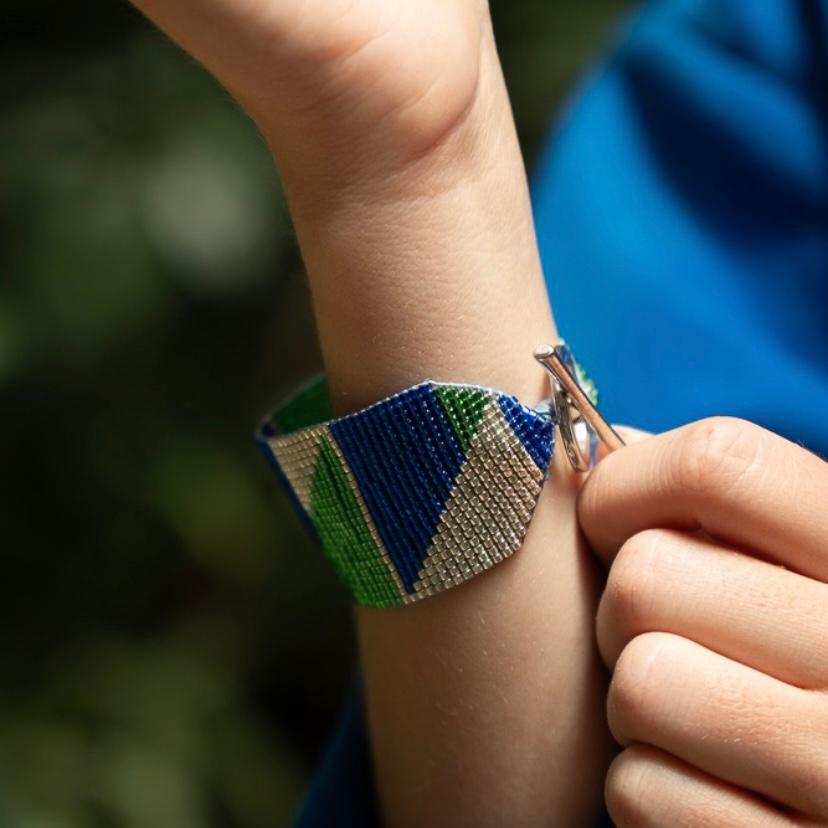 Conjunto Aretes Rigel y Pulsera Verde Limón, Azul y Plateado