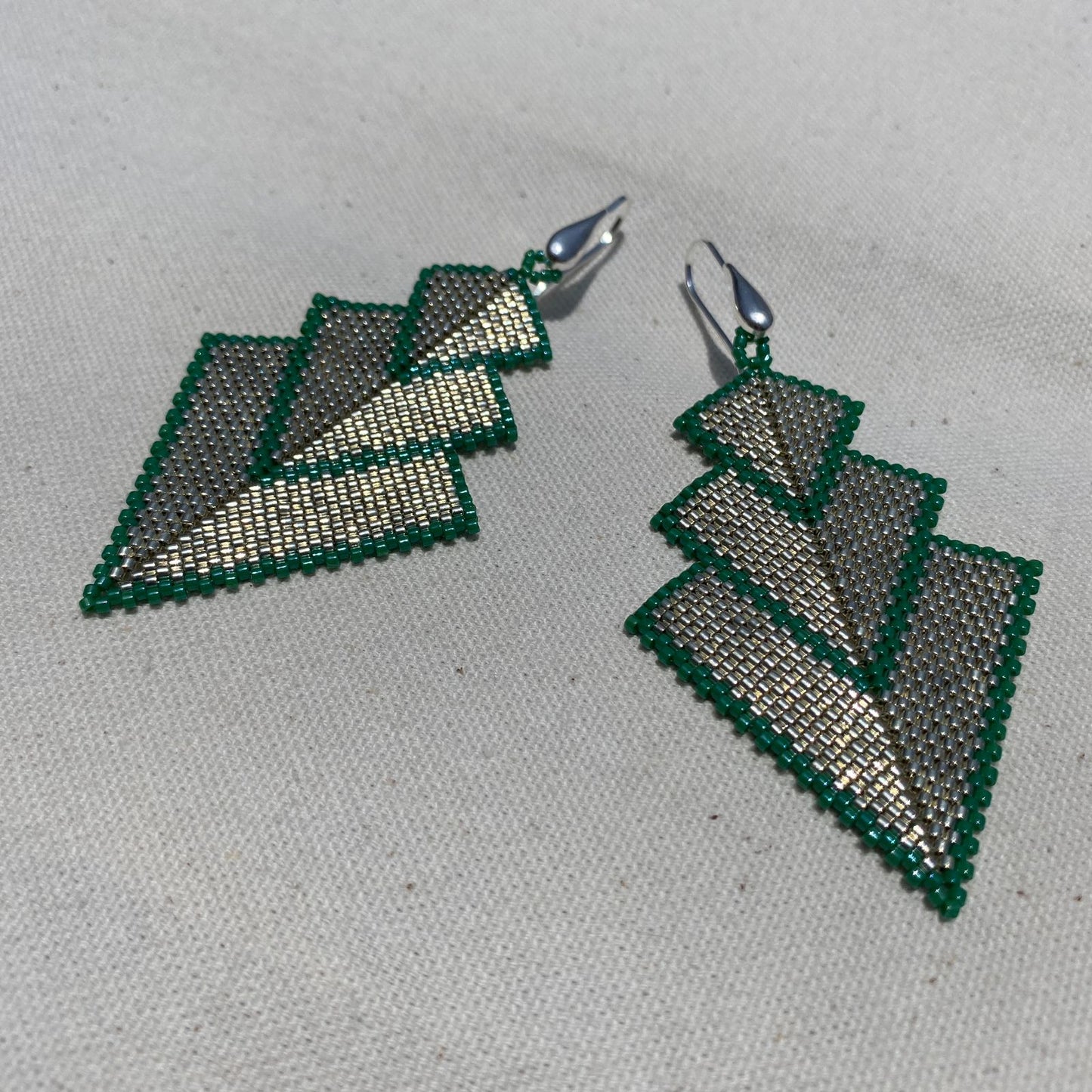 Aretes Danika Plata y Verde Esmeralda