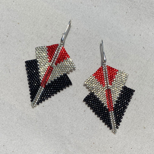 Aretes Centauri Negro y Rojo