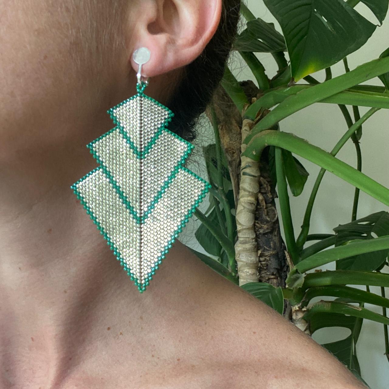 Aretes Cygni Plateado y Rojo o Plateado y Verde Esmeralda