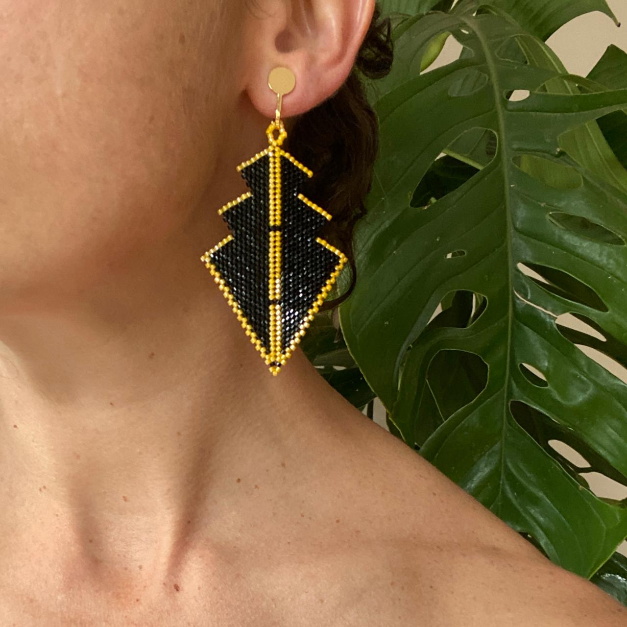 Aretes Danika Negro y Amarillo
