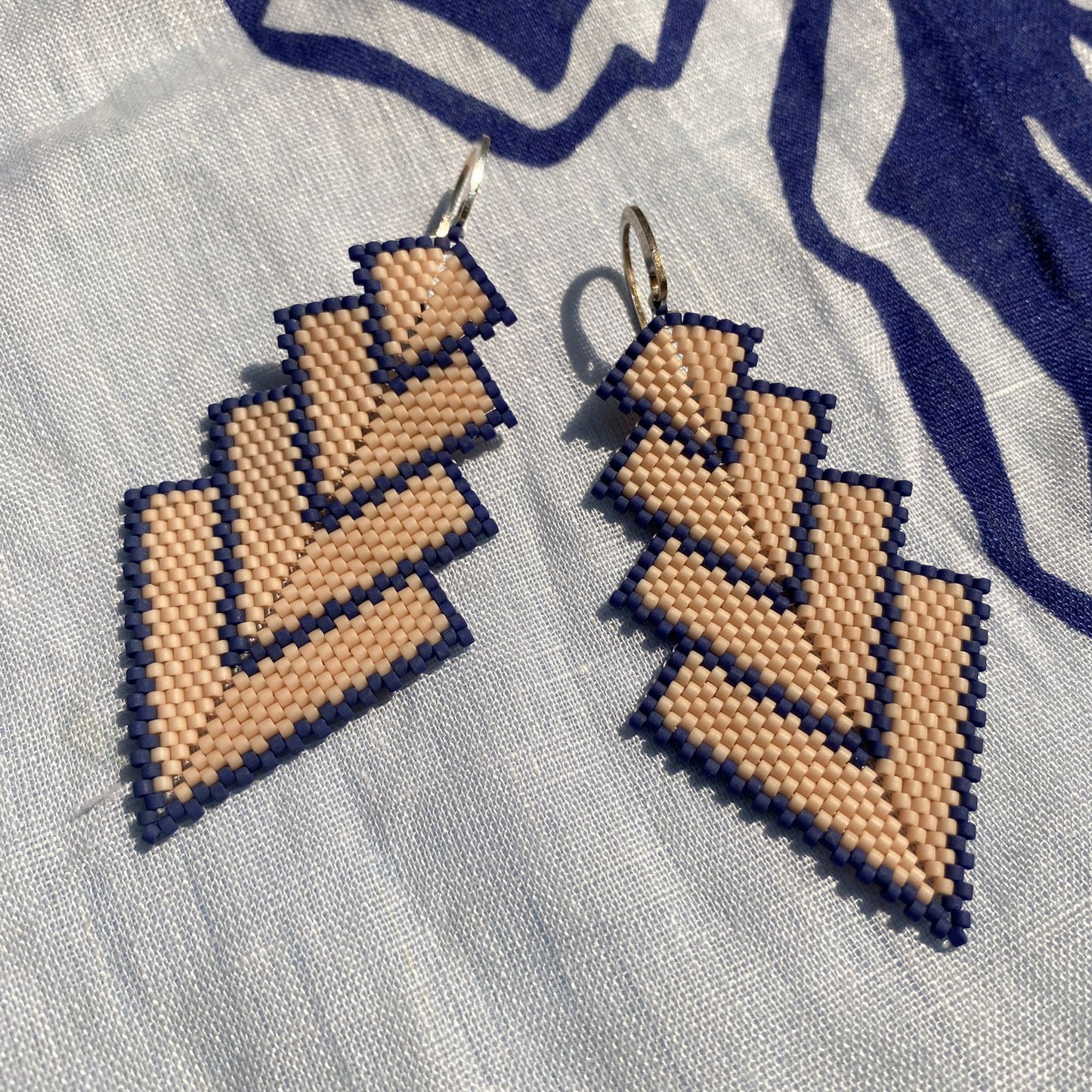 Aretes Rigel Rosa Claro y Azul - Las Coloradas