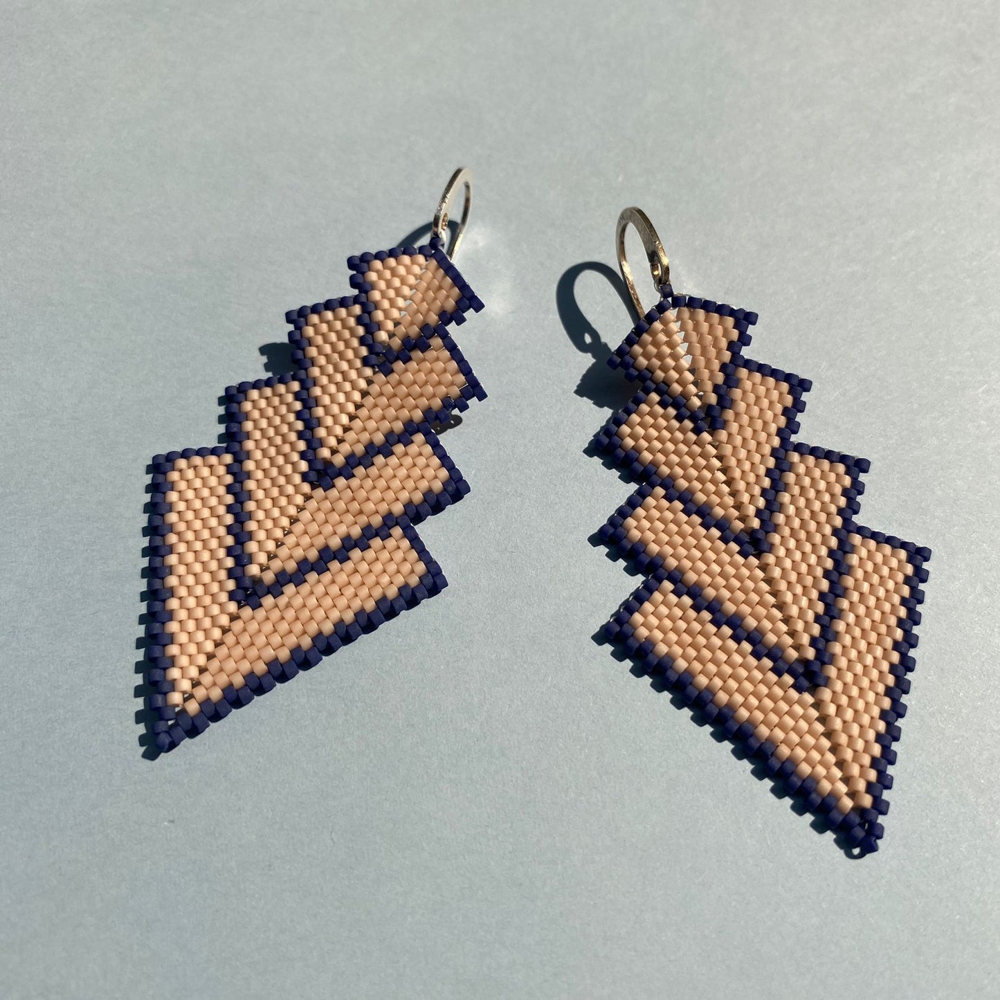 Aretes Rigel Rosa Claro y Azul - Las Coloradas