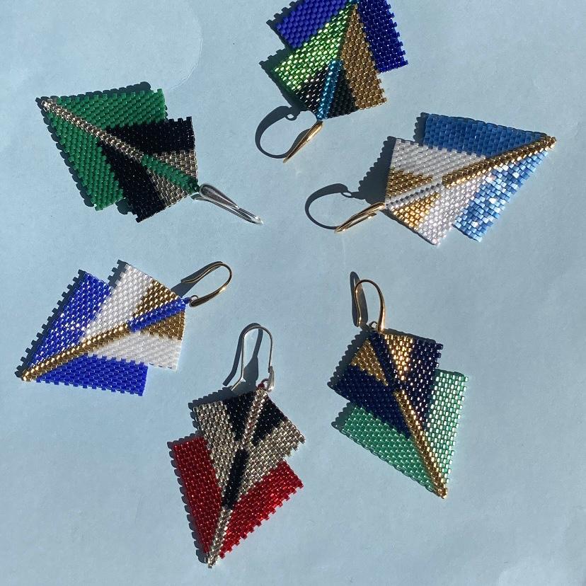 Aretes Centauri Morado y Blanco