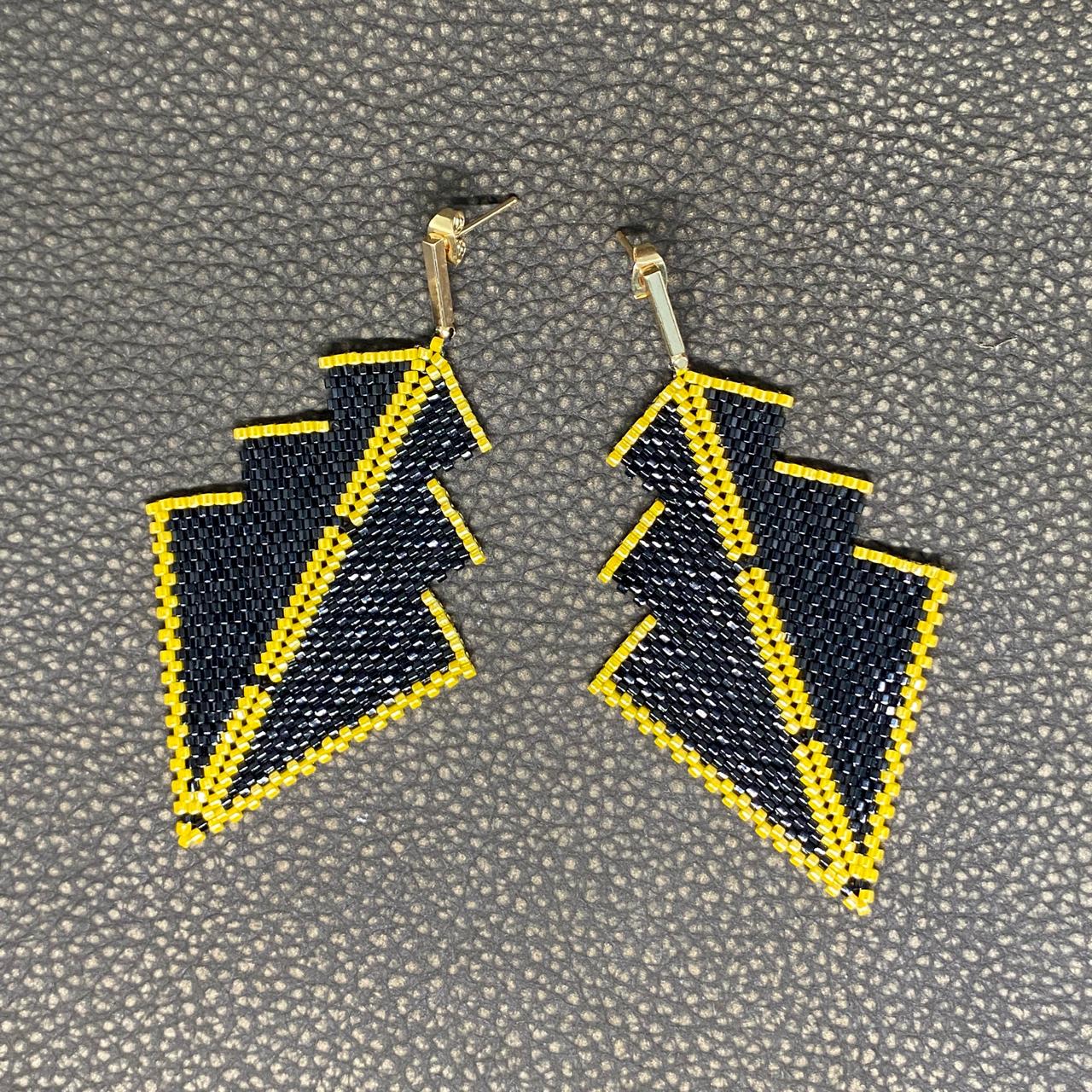 Aretes Danika Negro y Amarillo