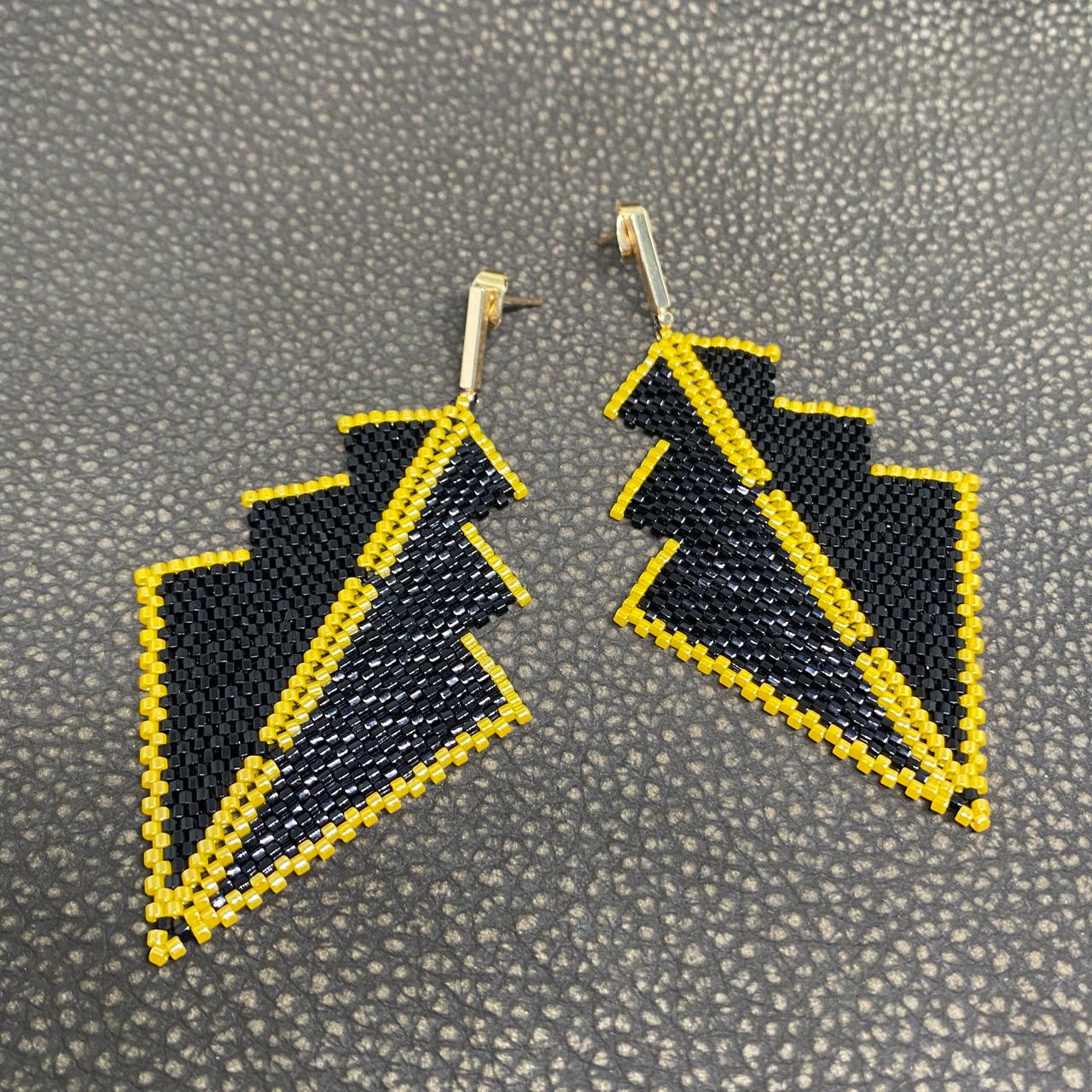 Aretes Danika Negro y Amarillo