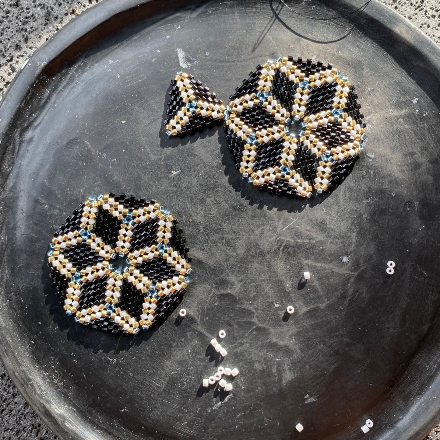 Aretes Altair I Negro y Dorado