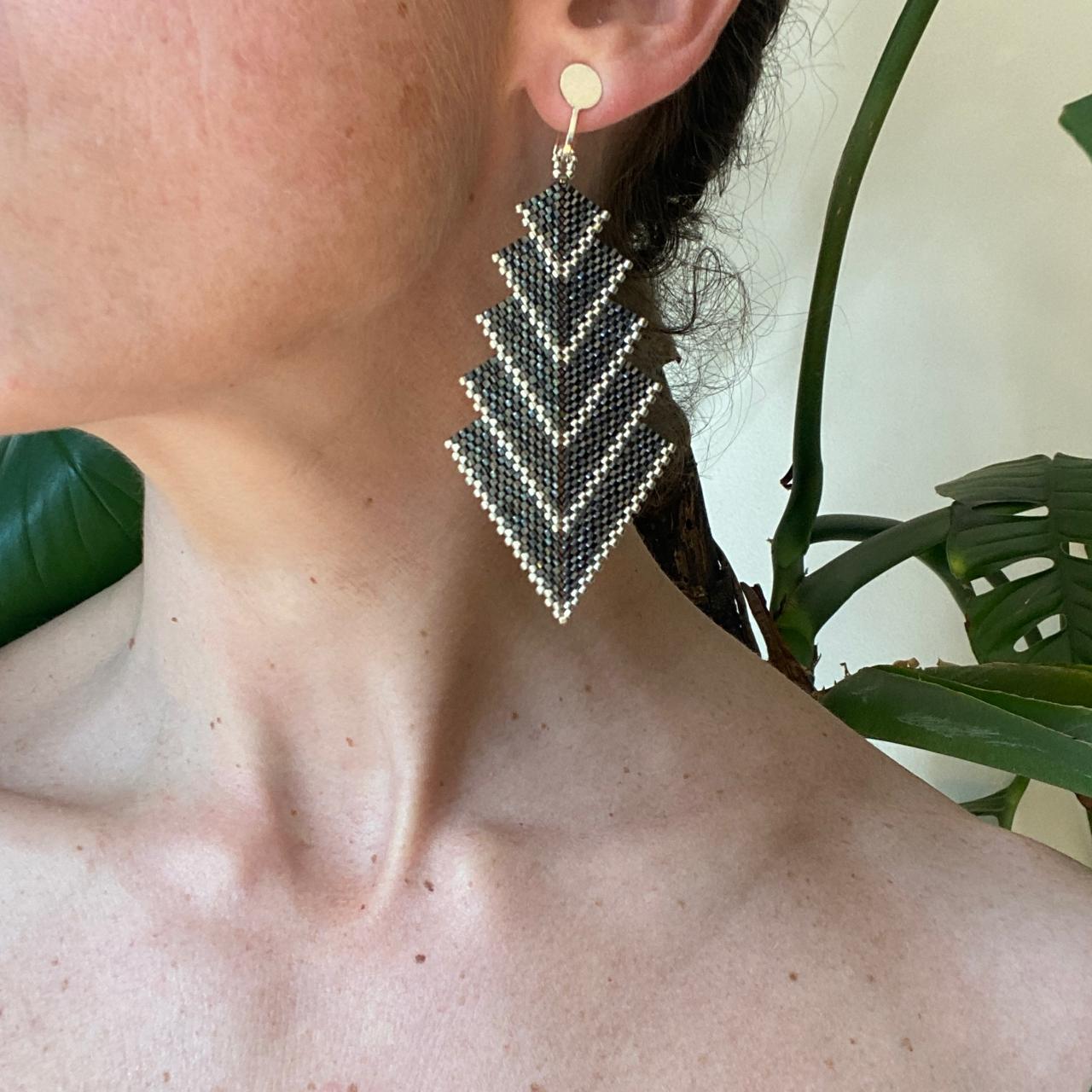 Conjunto Aretes y Pulsera Capella Gris Eléctrico y Plateado