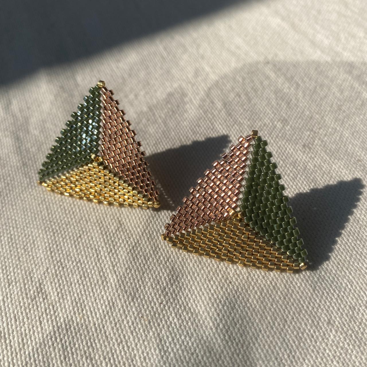 Aretes Triángulos Tricolor Verde Claro, Cobre y Dorado