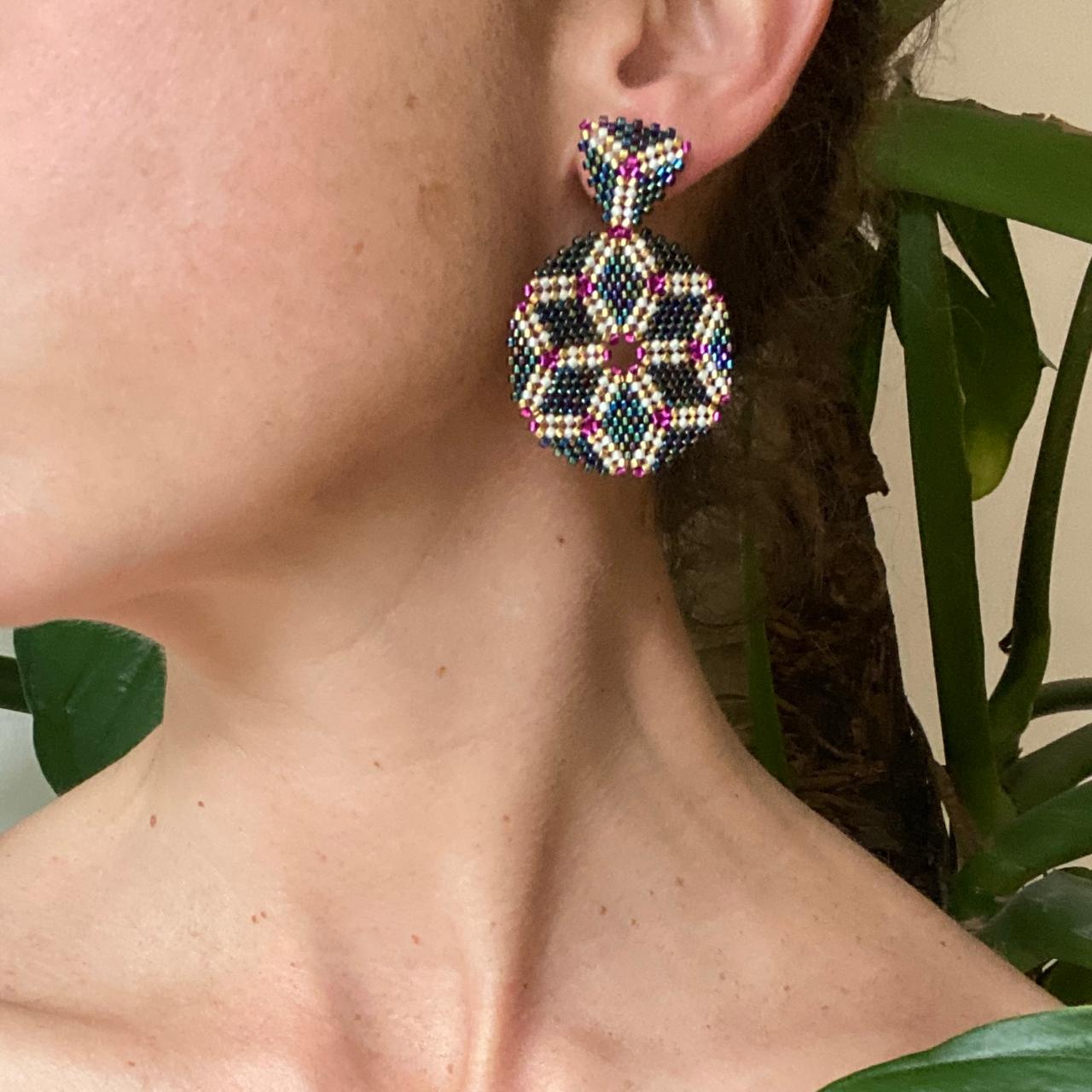 Aretes Altair I Azul Oscuro, Dorado y Fushia