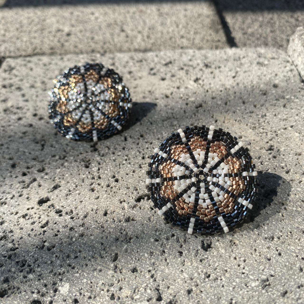 Aretes Juno gris Eléctrico y Blanco