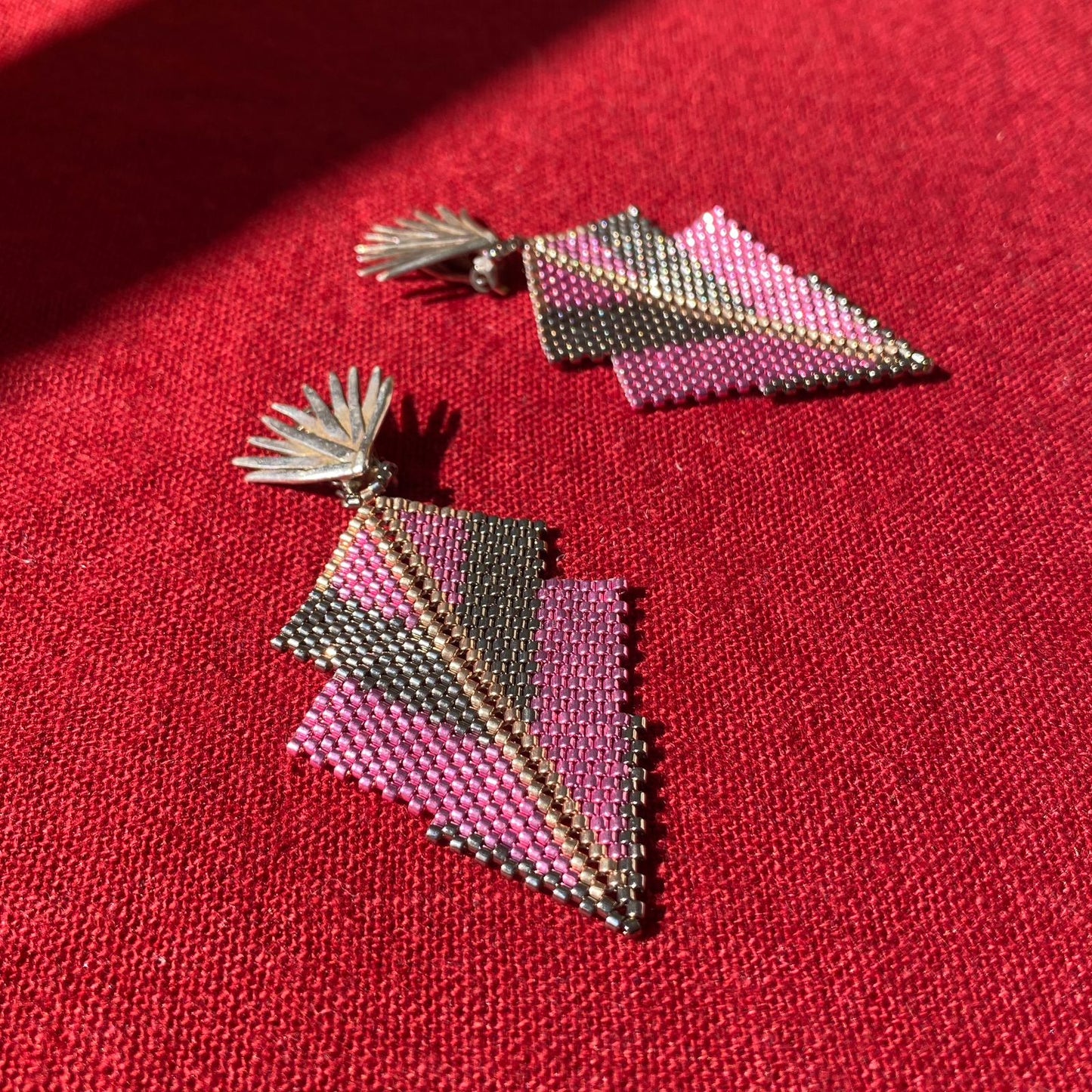 Aretes Centauri Rosa y Plateado con Broches Magueyes