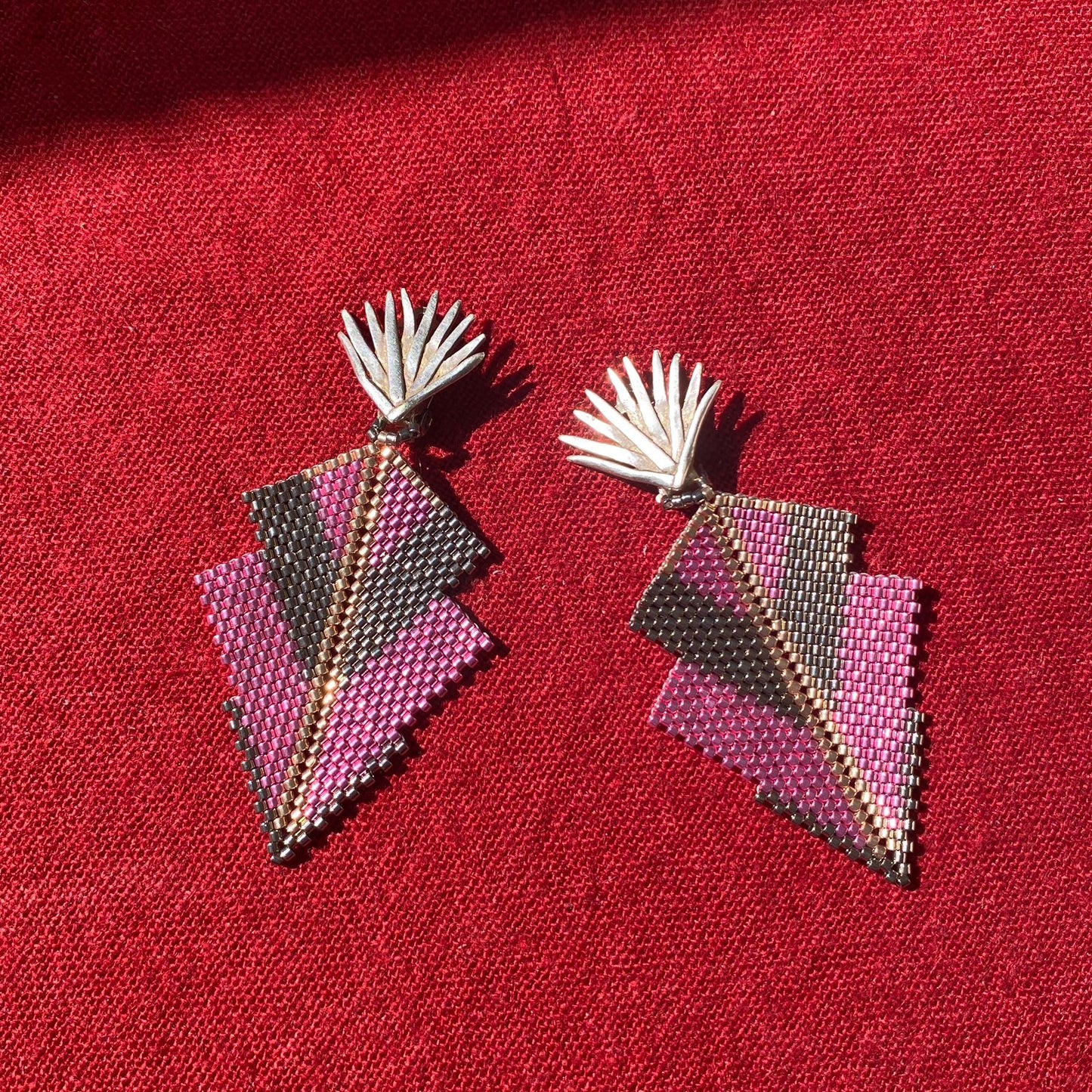 Aretes Centauri Rosa y Plateado con Broches Magueyes