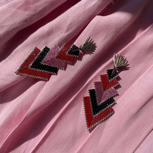 Aretes Capella Rojo, Rosa y Negro con Broches Magueyes