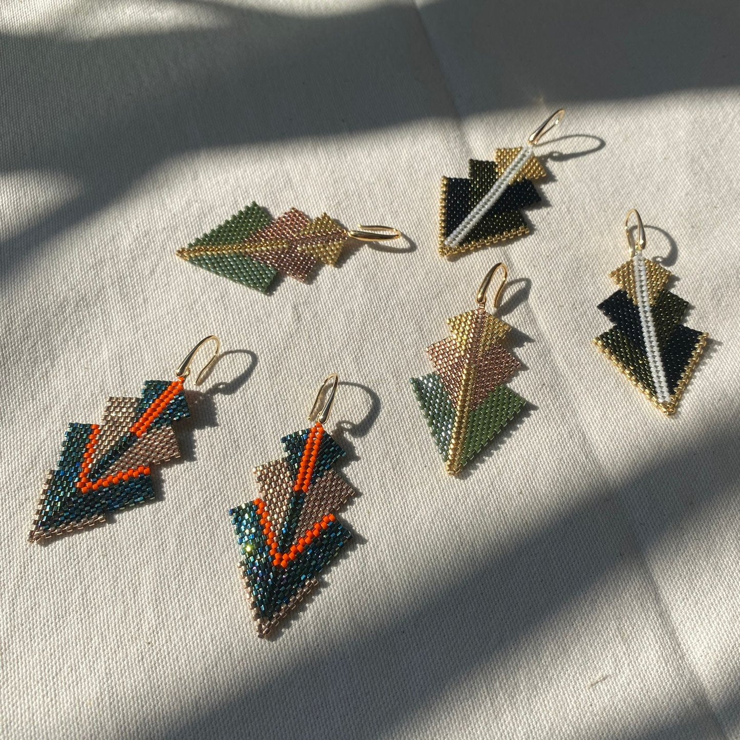 Aretes Mini Rigel Verde Claro, Cobre y Dorado