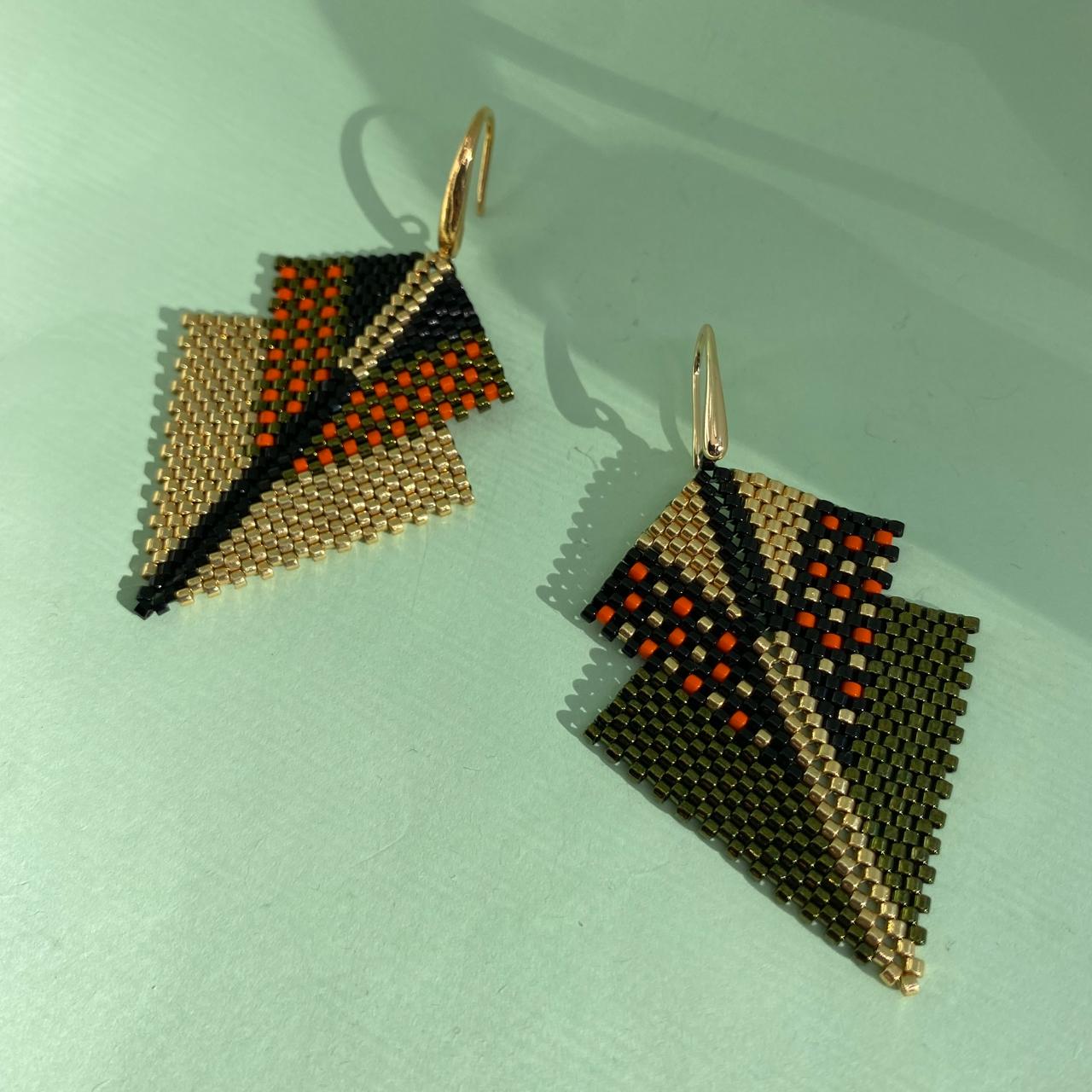 Aretes Centauri Verde, Negro y Dorado